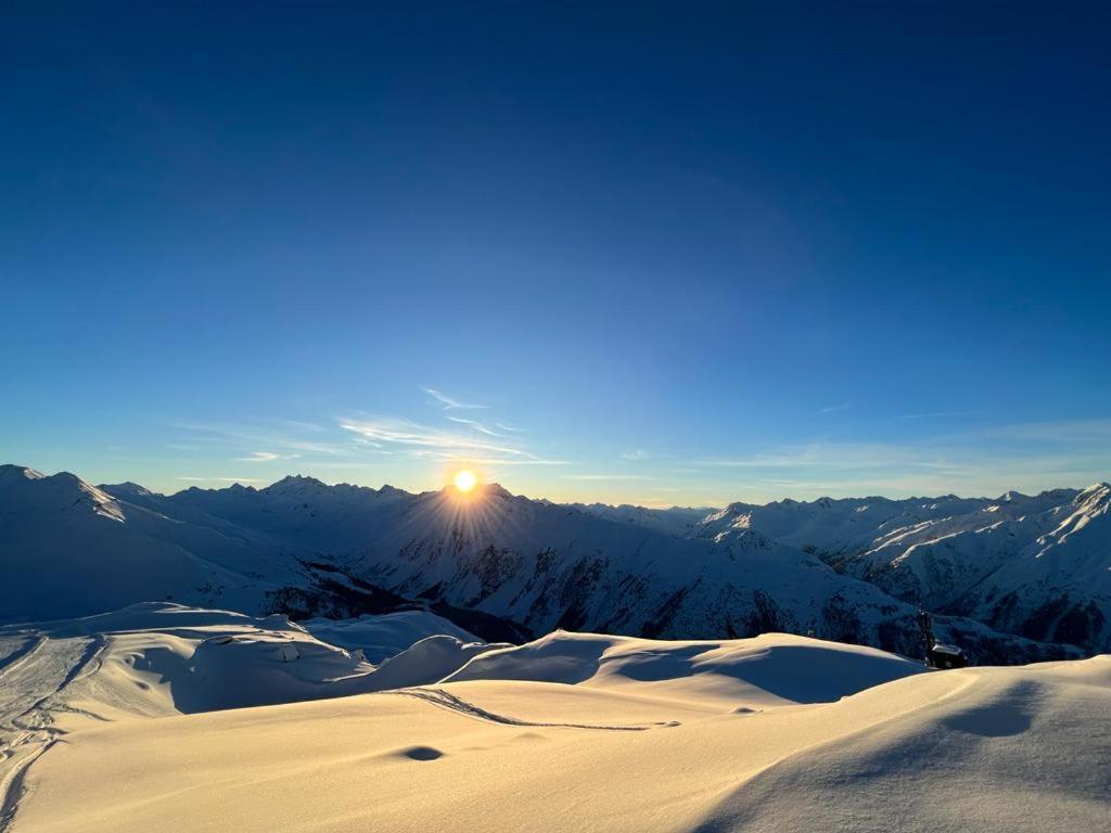 Apart Lenz ايشجل المظهر الخارجي الصورة